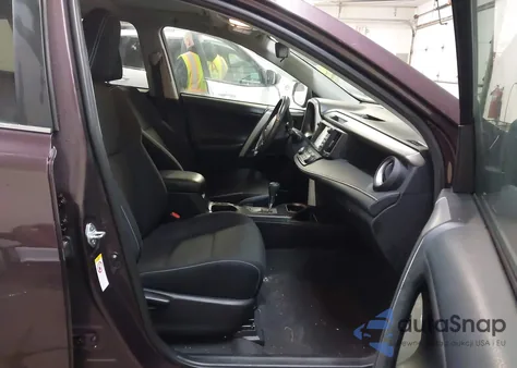 2016 Toyota Rav4 Xle z USA, uszkodzony, nr VIN 2T3RFREV2GW461396